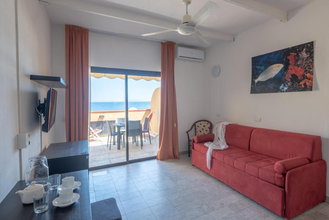 One-Bedroom Apartment,933735895:JPEG